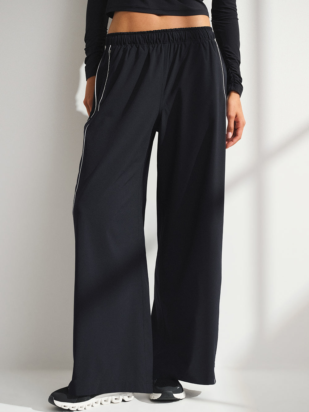 BARRY'S X YPB BLACK MOTIONTEK TRACK PANT