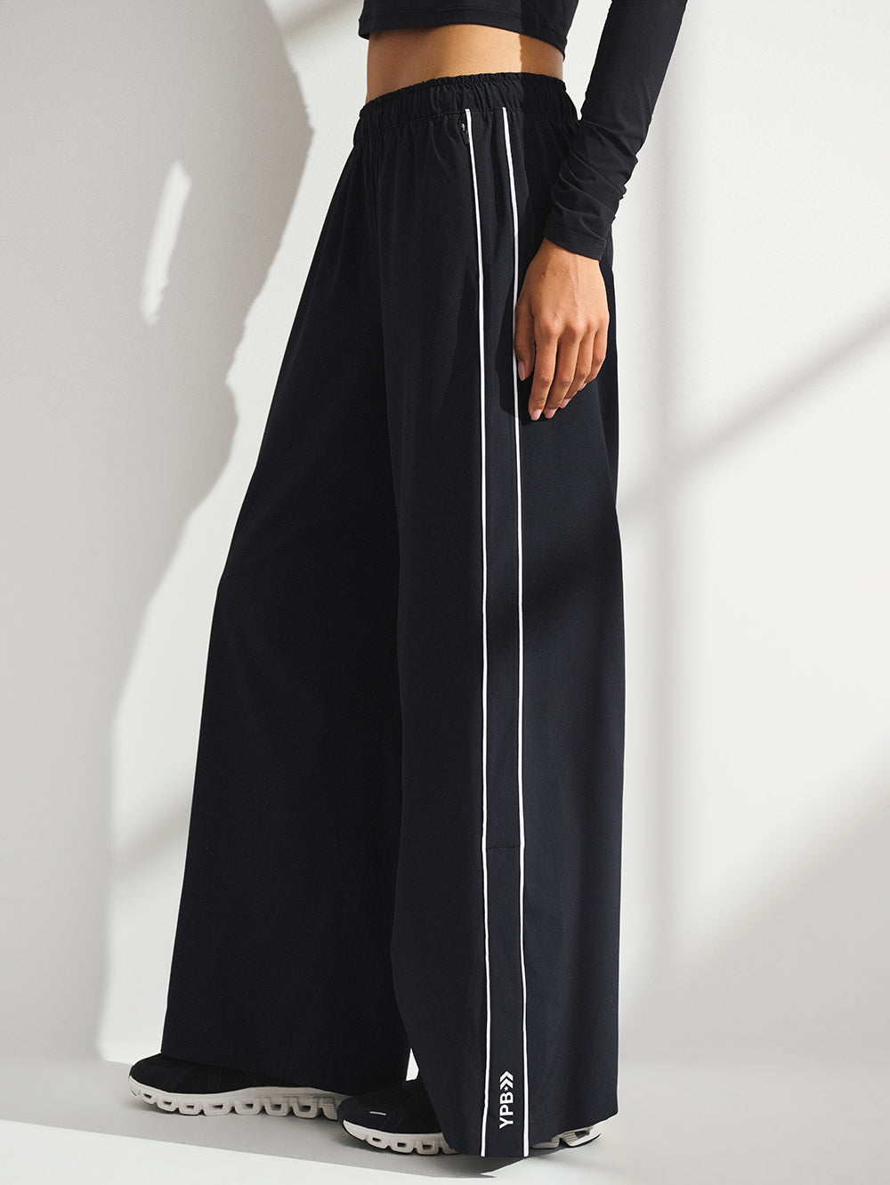 BARRY'S X YPB BLACK MOTIONTEK TRACK PANT