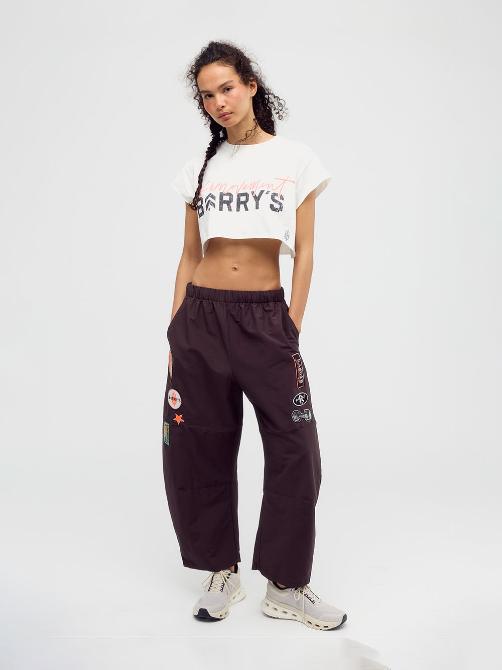 FP MOVEMENT X BARRYS SANDY HOT SHOT CROPPED TEE