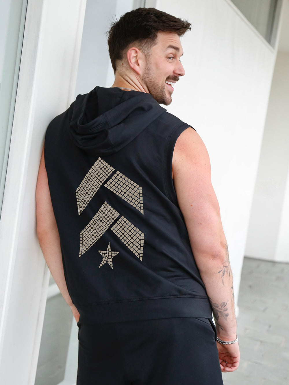 LULULEMON BLACK WARM-UP SLEEVELESS GYM HOODIE